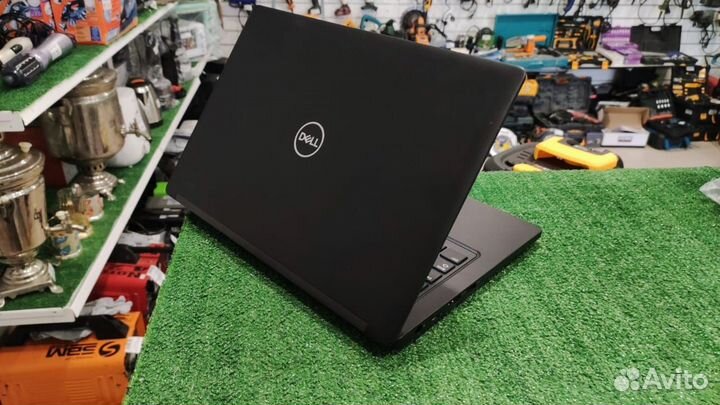 Ноутбук dell /core I3/UHD graphics/250SSD