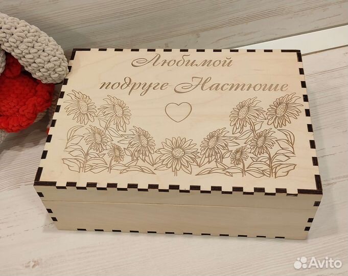 Деревянная шкатулка