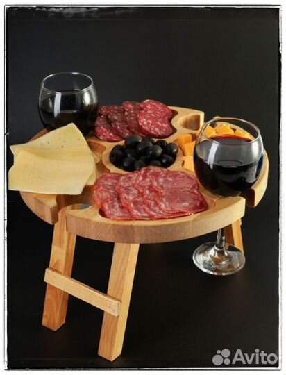 Деревянный винный столик