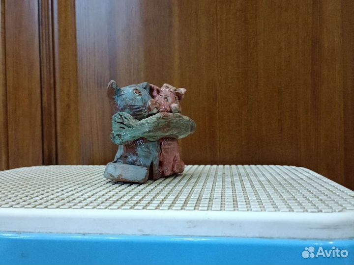 Изделие из керамики котята с рыбой