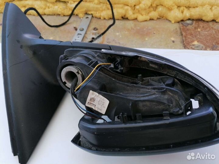 Продам зеркало боковое правое на шкоду октавию б/у