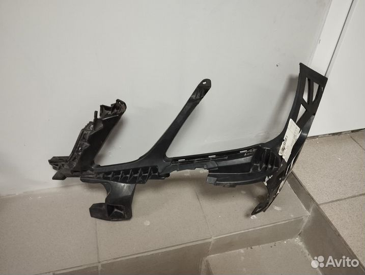 Кронштейн переднего бампера Mercedes Benz w212