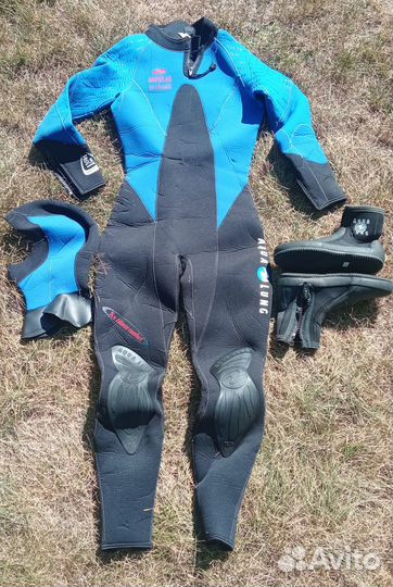 Подводный гидрокостюм