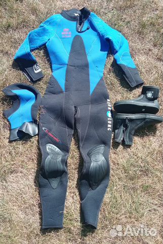 Подводный гидрокостюм