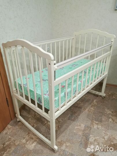 Детская кроватка из массива