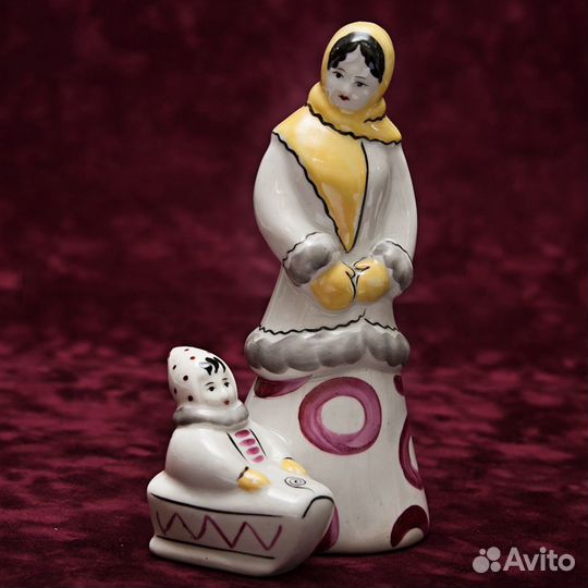 Фарфоровая статуэтка