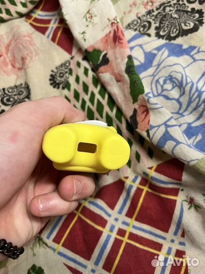 Чехол для airpods 1/2 в виде желтого амонгуса