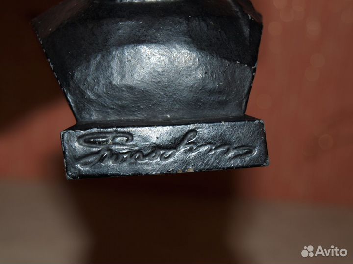 Бюст космонавт