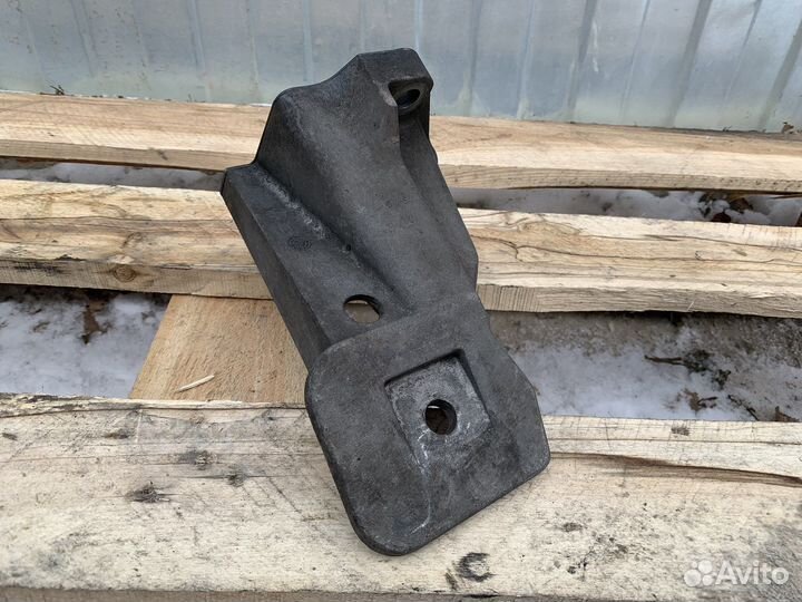 Опора двигателя левая Land Rover Discovery 3 2.7