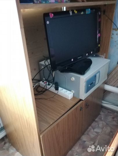 Шкаф с полками