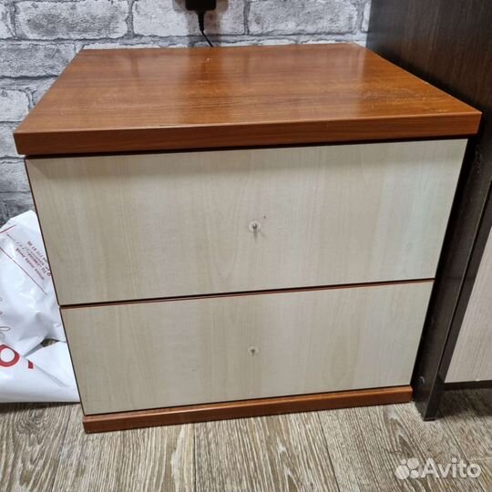 Тумба прикроватная