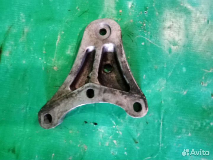 Кронштейн опоры двигателя Skoda Fabia 6Y3 2000-200