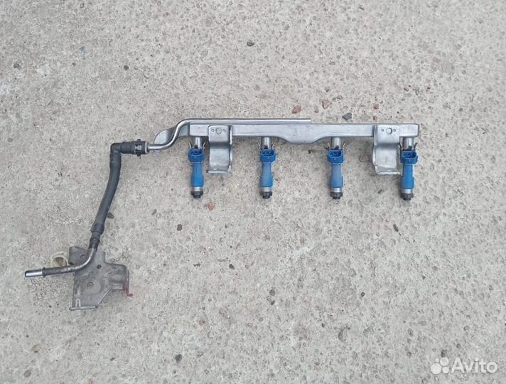 Топливная рампа с форсунками Мазда3 1,6