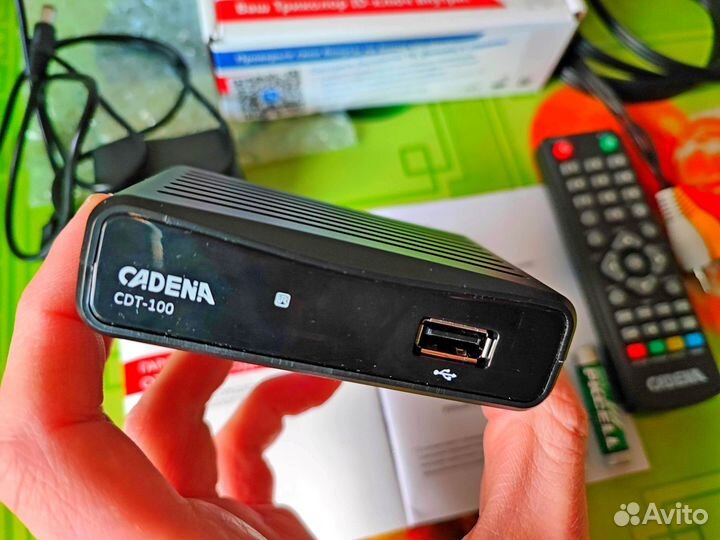 Цифровой эфирный приемник Cadena CDT-100