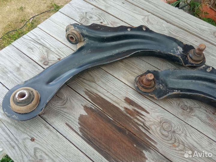 Передний рычаг Renault Megan 2