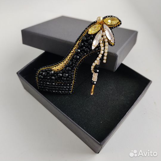 Брошь из бисера туфля черная