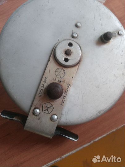 Катушка рыболовная инерционная