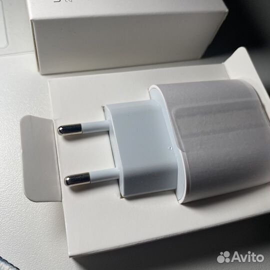 Блок быстрой зарядки iPhone