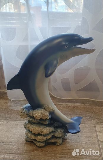 Статуэтка дельфин