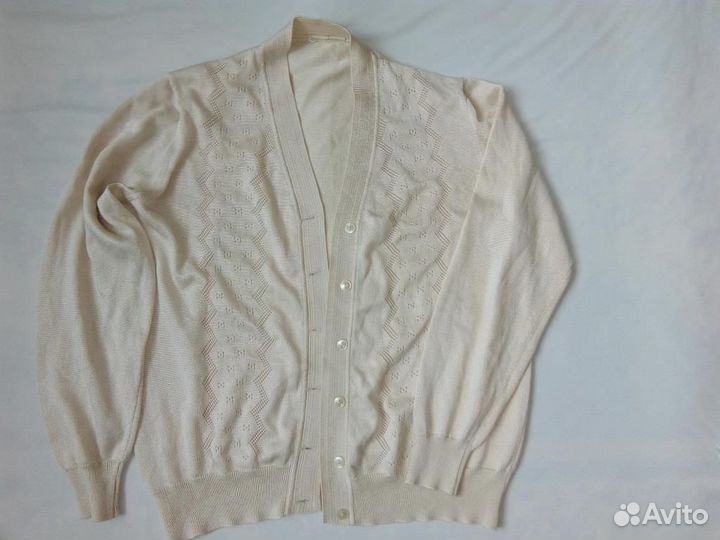 Женская кофта бежевого цвета