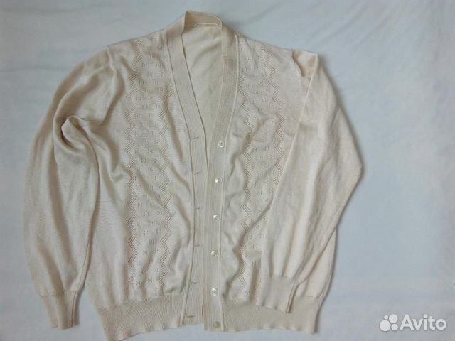 Женская кофта бежевого цвета