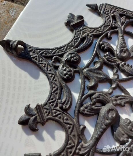 Решетка декоративная литая чугунная