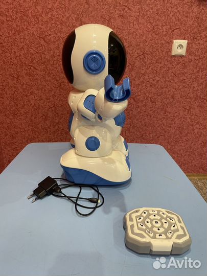 Робот игрушка интерактивный многофункциональный
