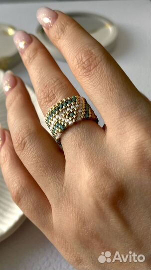 Создаю стильные украшения из бисера