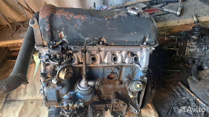 Двигатель 2121