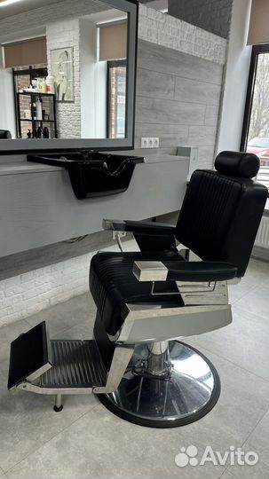 Парикмахерское кресло с откидной спинкой