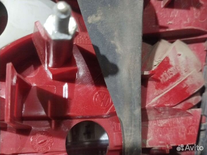 Фонарь крышки багажника левый Volkswagen Jetta 6