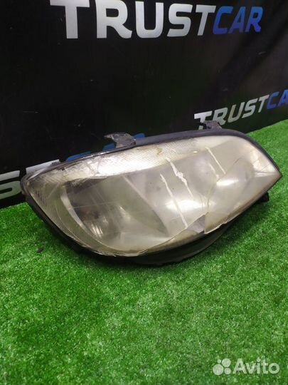 Фара галогеновая передняя правая Opel Zafira