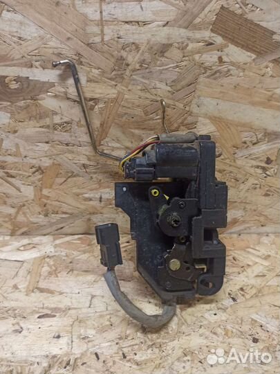 Замок передней двери правый Hyundai Getz