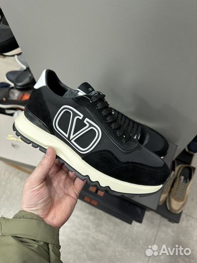 Кроссовки Valentino