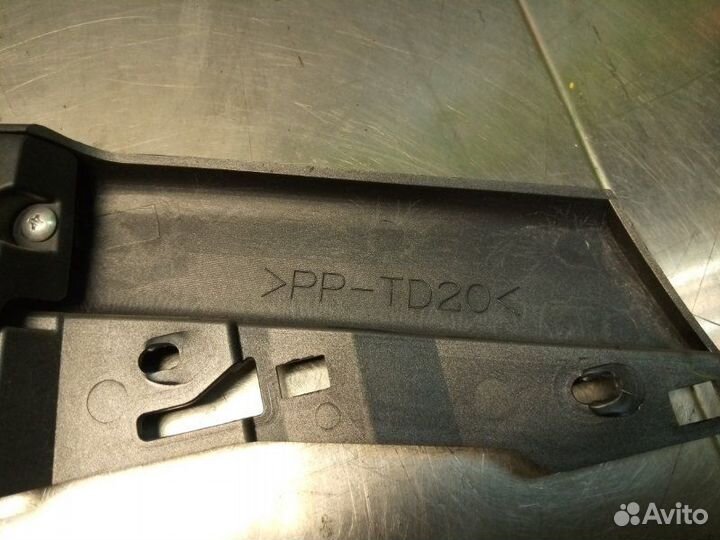 Накладка консоли левая Mitsubishi Outlander Xl