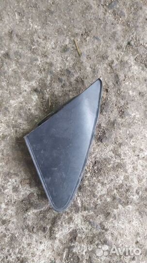 Передний правый уголок Пежо 308