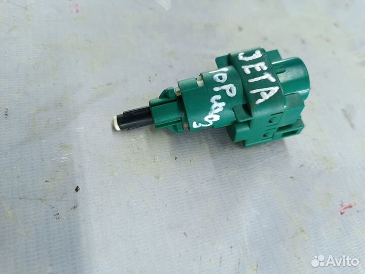 Выключатель Стоп-Сигнала Volkswagen Jetta