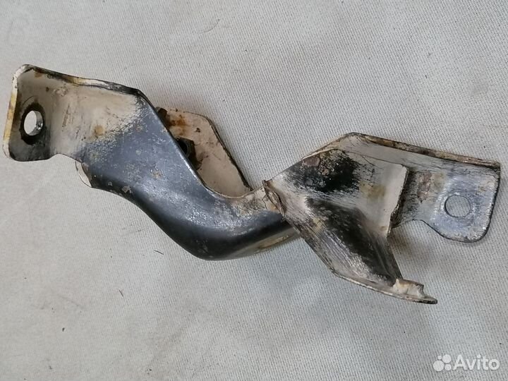 Кронштейн зад. лев. аморт. Toyota Lite Ace 1989