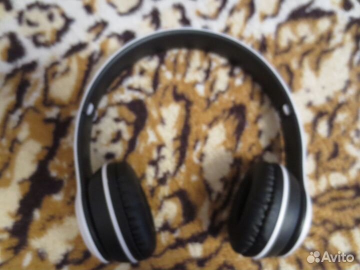 Беспроводные наушники белые,черные