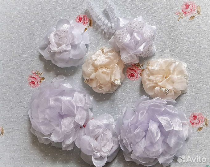 Набор белых резинок для волос на 1 сентября