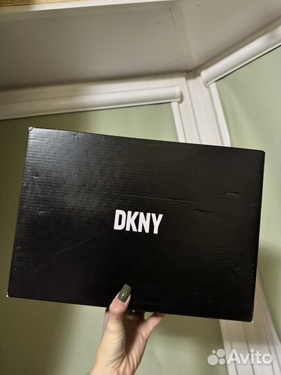 Кроссовки dkny размер 40