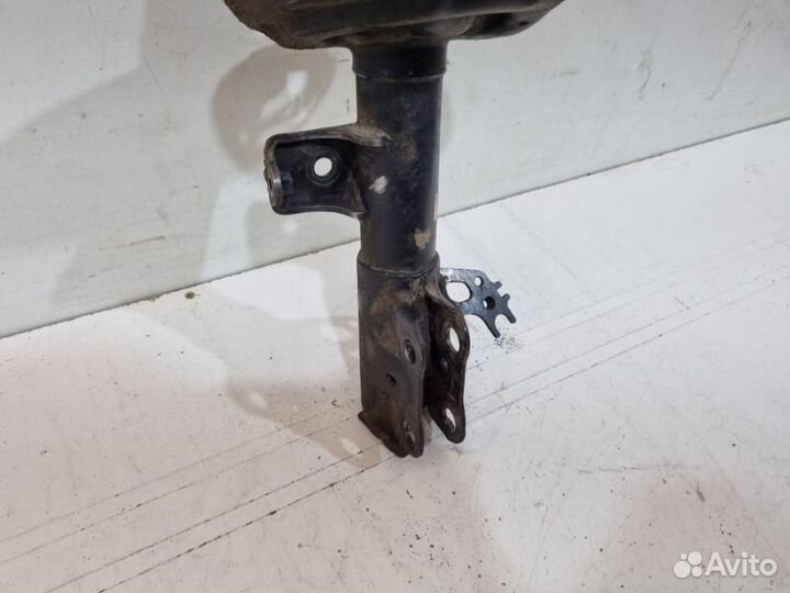 Амортизатор передний правый Toyota Camry V70