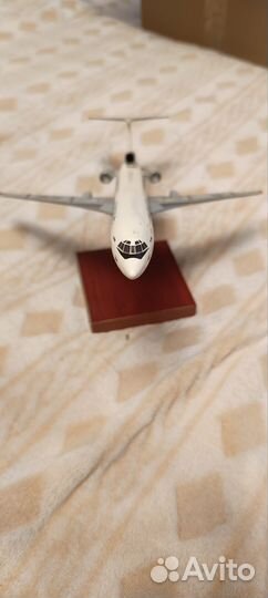 Модель самолета Ту154М