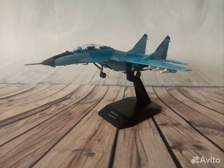 Модель самолета Миг-35, M 1/100, из металла