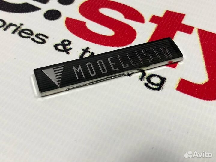 Эмблема Modellista Серая