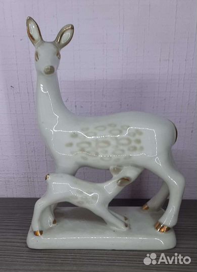 Фарфоровые статуэтки. Олени