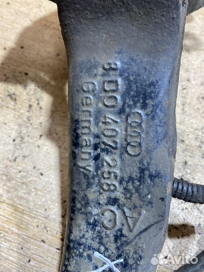 Поворотный кулак передний правый Audi A4 B5 X21