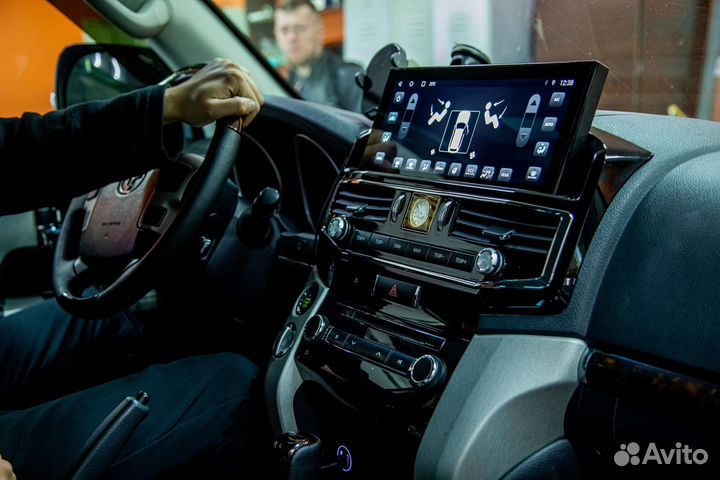 Автомагнитола Toyota Land Cruiser 200 на Android