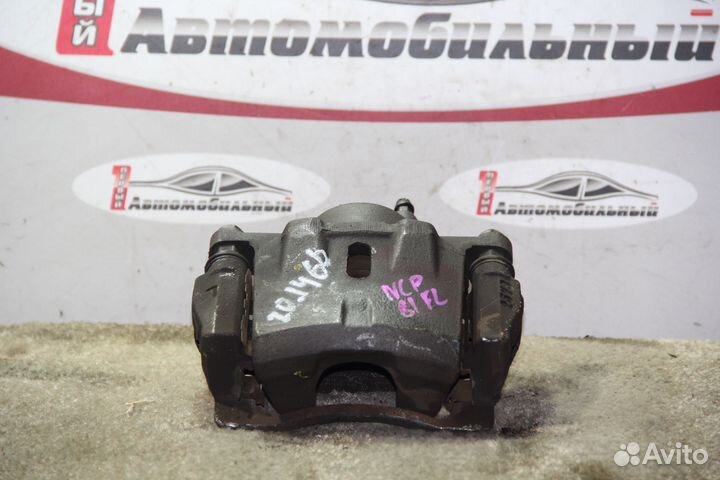 Суппорт перед лево c Toyota Funcargo NCP20 2NZ-FE