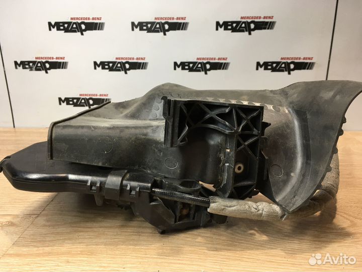 Кронштейн ручки двери Mercedes W164 ML 164